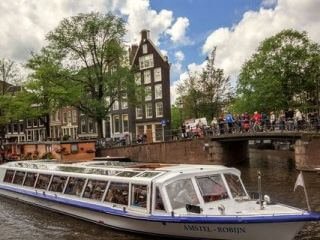 Amsterdam Canal Cruises Grachtenrundfahrt nahe zum Leidseplein
