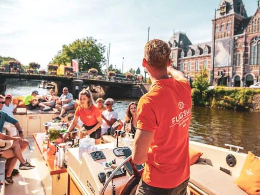 Ab 10 Personen: Grachtenfahrt mit BBQ (Grillparty am Boot)