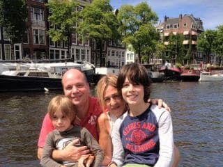 Machen Sie eine schöne Grachtenfahrt auf den Grachten von Amsterdam Grachtenfahrt auf den Grachten von Amsterdam