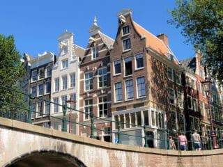 Machen Sie eine Grachtentour in Amsterdam eine Kanaltour mit einem Grachtenboot Grachtentour Amsterdam Kanaltour mit einem Grachtenboot