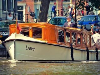 Klassische und persönliche private Bootstour mit Salonboot Lieve
