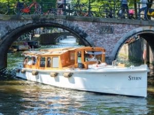 Stern luxury private saloon boat