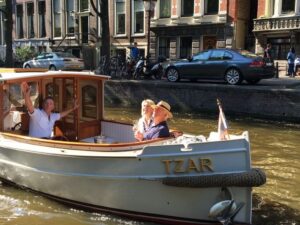 Voordelige salonboot huren Amsterdam