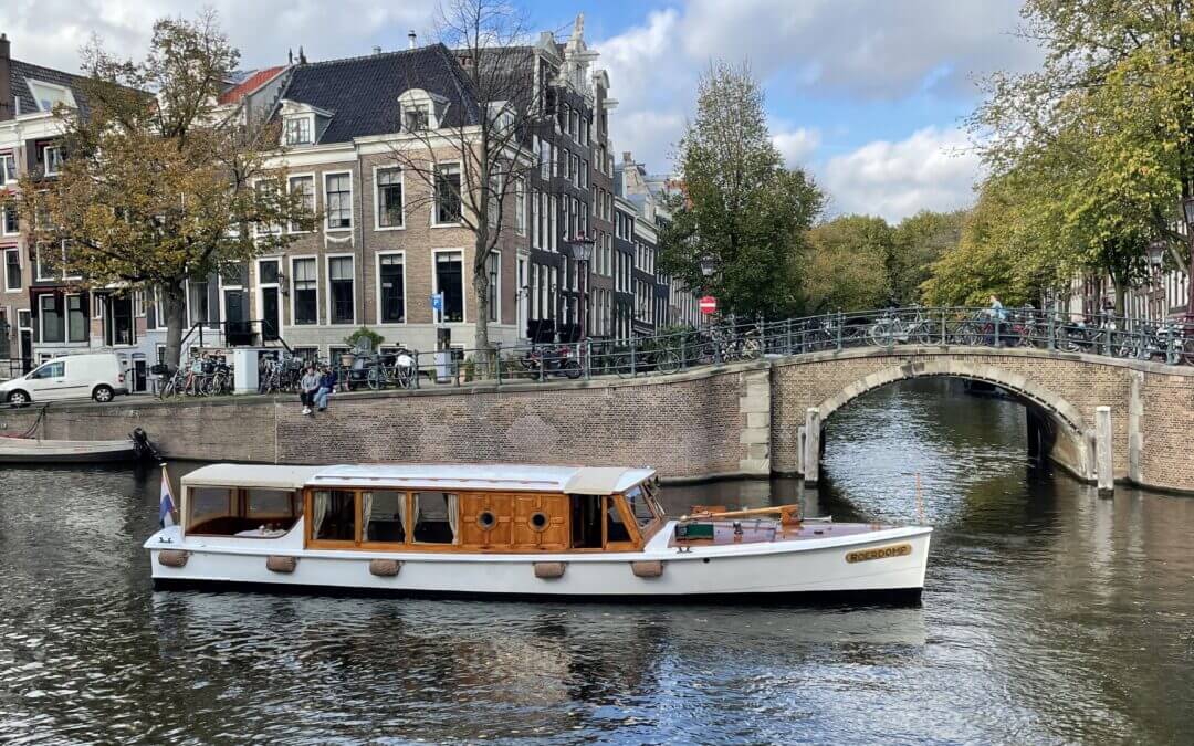 ‘Roerdomp‘, schickes Salonboot für Kleingruppen