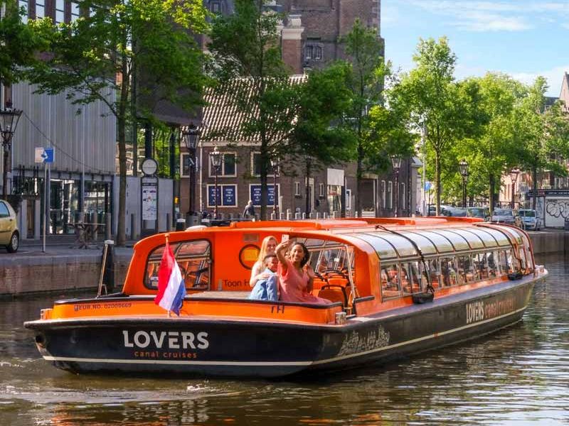 wine boat tour amsterdam